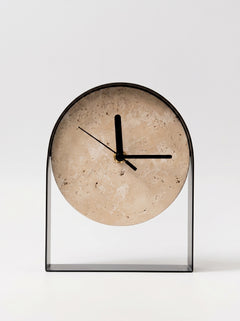 Horloge à poser design en pierre et métal – Arche