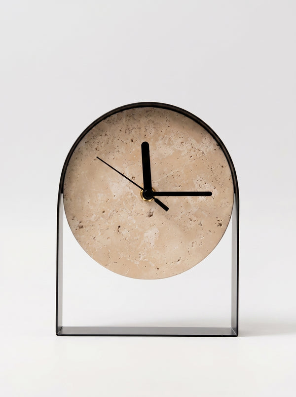 Horloge à poser design en pierre et métal – Arche